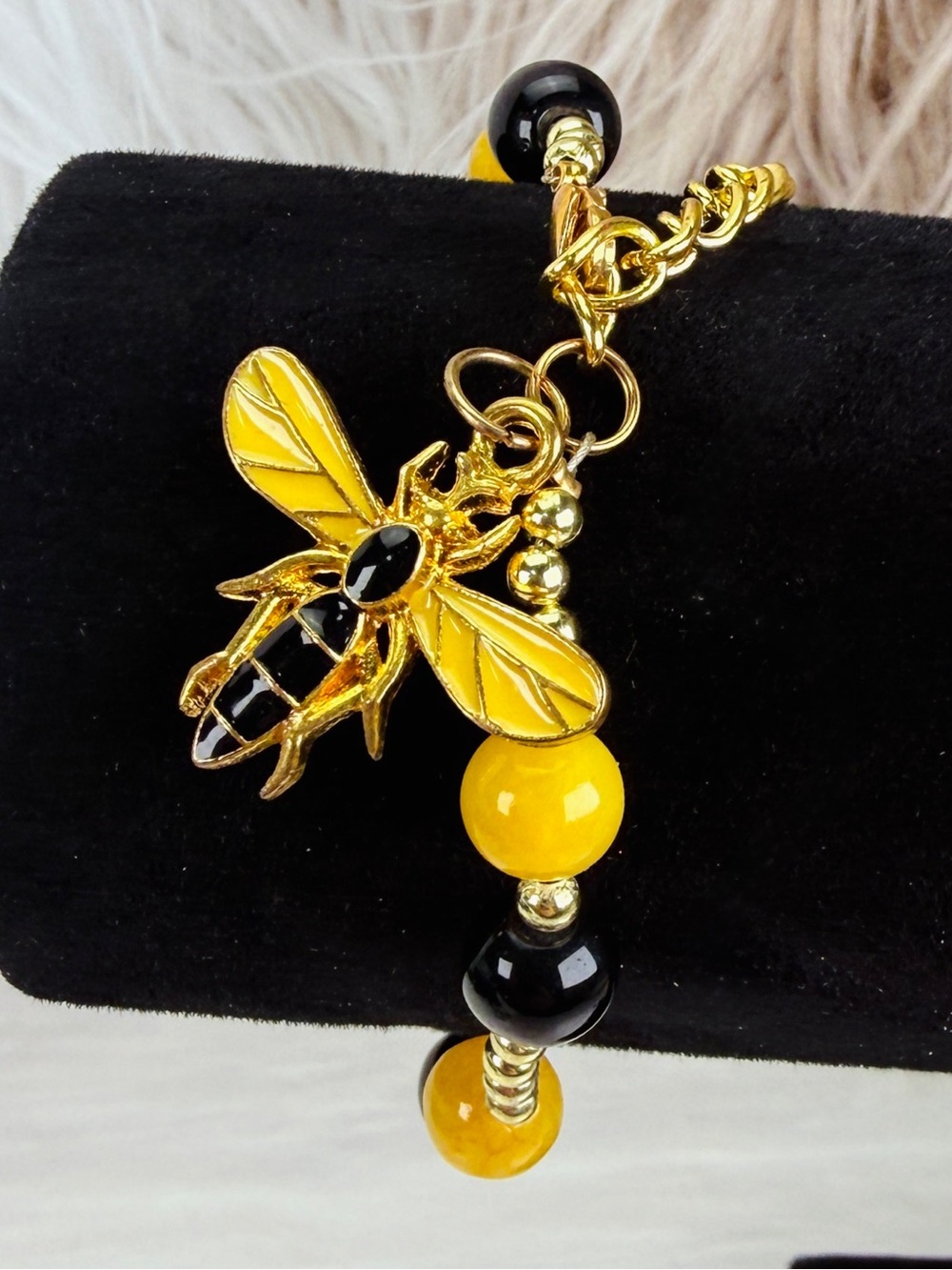 Vintage Yellow Black Bee Charm Beaded Bracelet Gold Tone